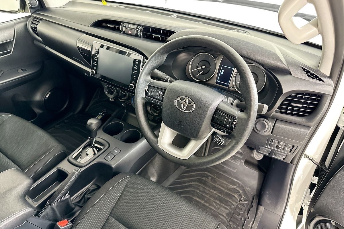 2025 Toyota HILUX SR (4x4) GUN126R RC 4X4