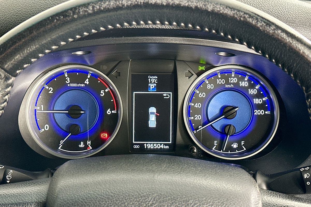 2015 Toyota HILUX SR5 (4x4) GUN126R 4X4