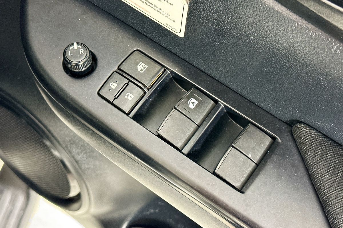 2021 Toyota HILUX SR (4x4) GUN126R FACELIFT 4X4