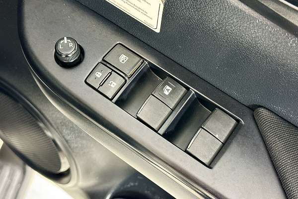 2021 Toyota HILUX SR (4x4) GUN126R FACELIFT 4X4