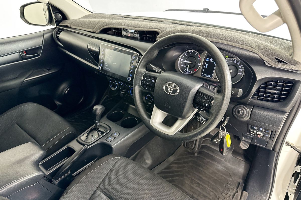 2020 Toyota HILUX SR (4x4) GUN126R FACELIFT 4X4