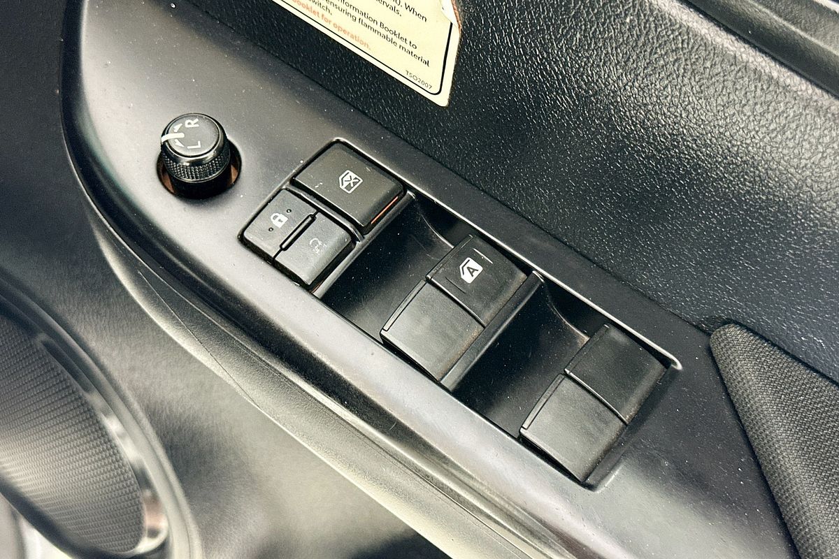 2021 Toyota HILUX SR (4x4) GUN126R FACELIFT 4X4