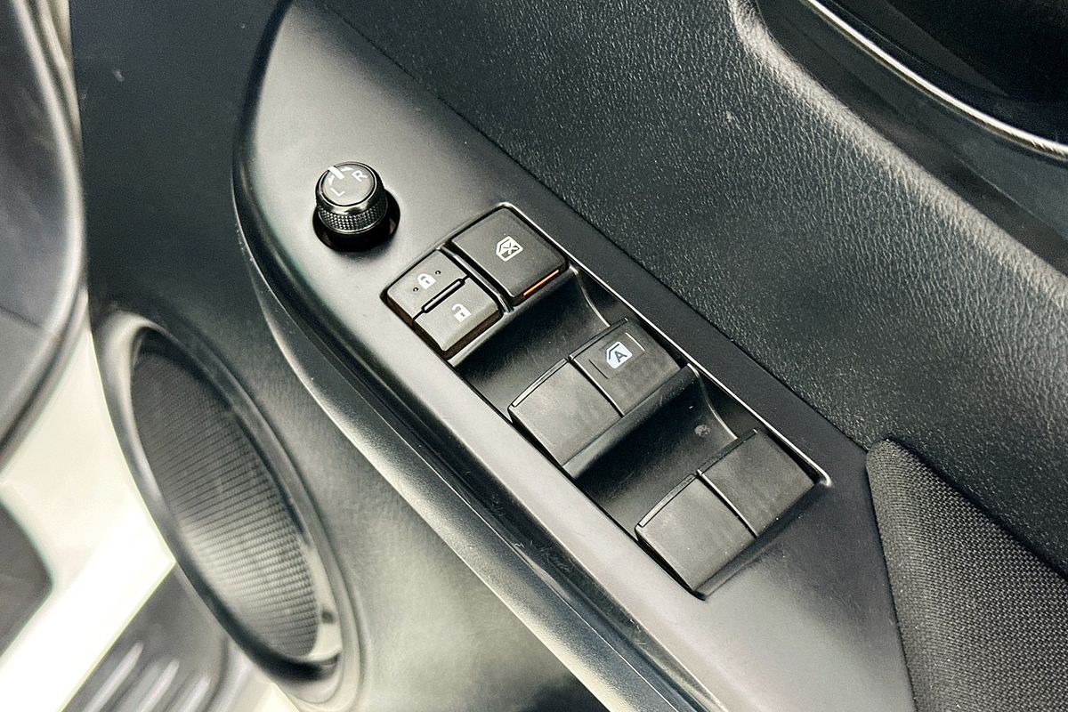 2021 Toyota HILUX SR (4x4) GUN126R FACELIFT 4X4