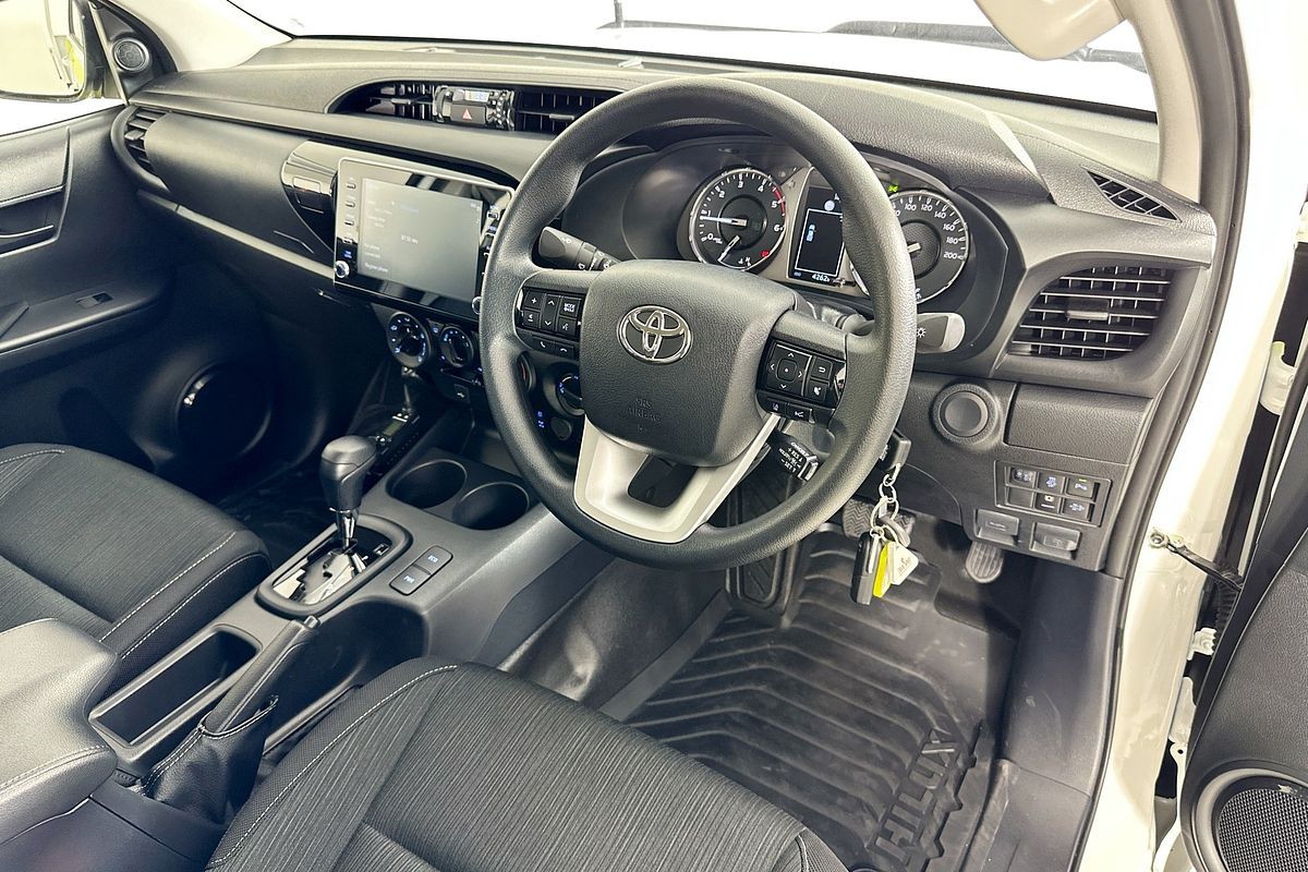 2025 Toyota HILUX SR (4x4) STEEL WHEELS GUN126R RC 4X4