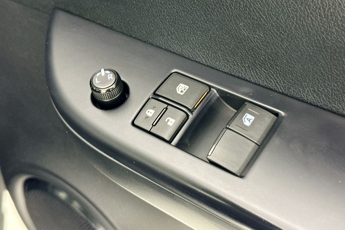 2023 Toyota HILUX WORKMATE (4x2) TGN121R 4x2