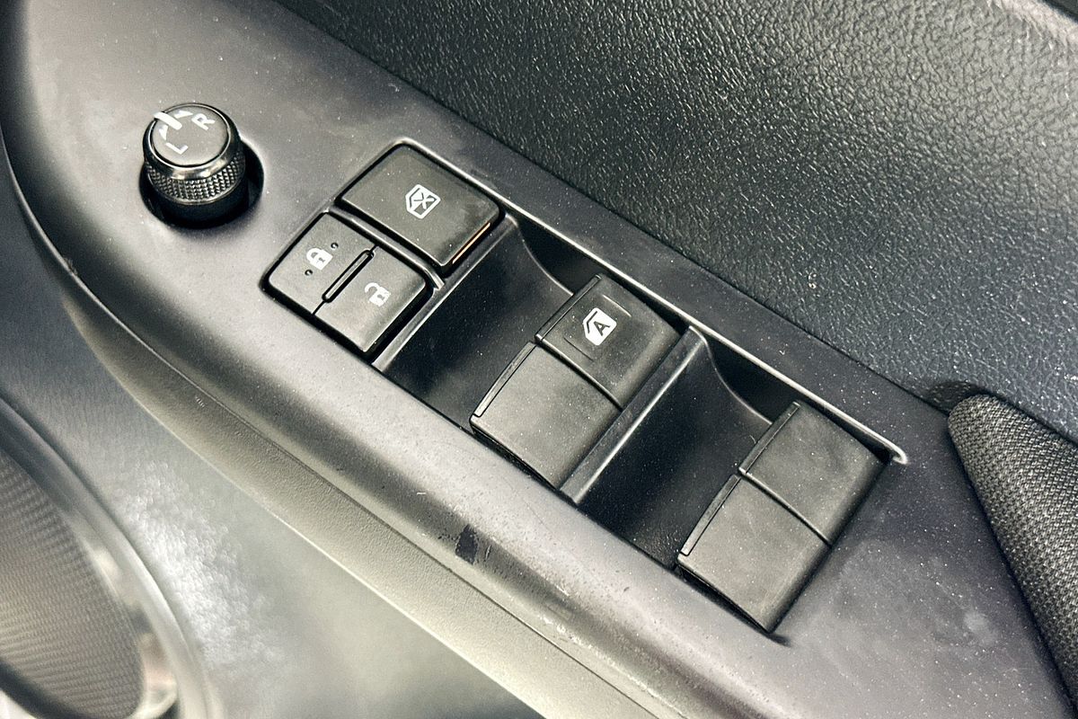 2021 Toyota HILUX SR (4x4) GUN126R FACELIFT 4X4