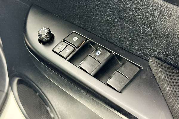 2019 Toyota HILUX SR (4x4) GUN126R MY19 4X4