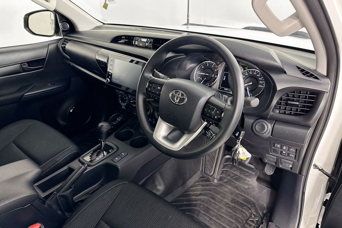 2025 Toyota HILUX SR (4x4) STEEL WHEELS GUN126R RC 4X4