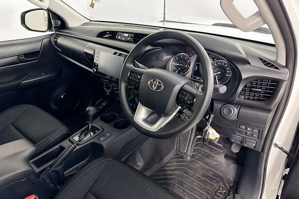 2025 Toyota HILUX SR (4x4) STEEL WHEELS GUN126R RC 4X4