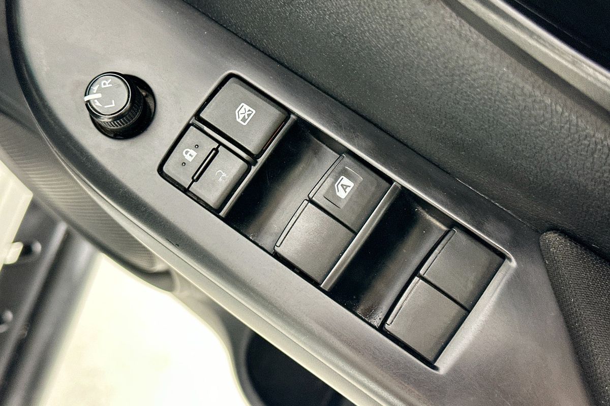 2020 Toyota HILUX SR (4x4) GUN126R MY19 UPGRADE 4X4