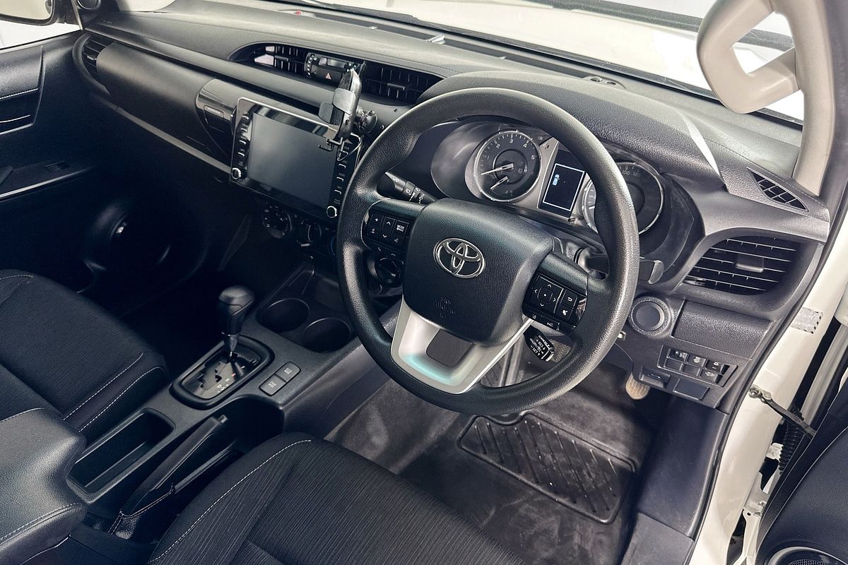 2020 Toyota HILUX SR (4x4) GUN126R FACELIFT 4X4