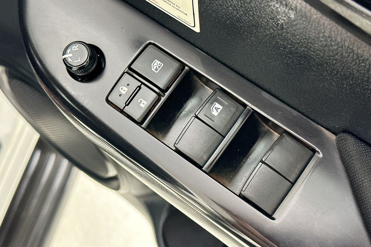 2021 Toyota HILUX SR (4x4) GUN126R FACELIFT 4X4