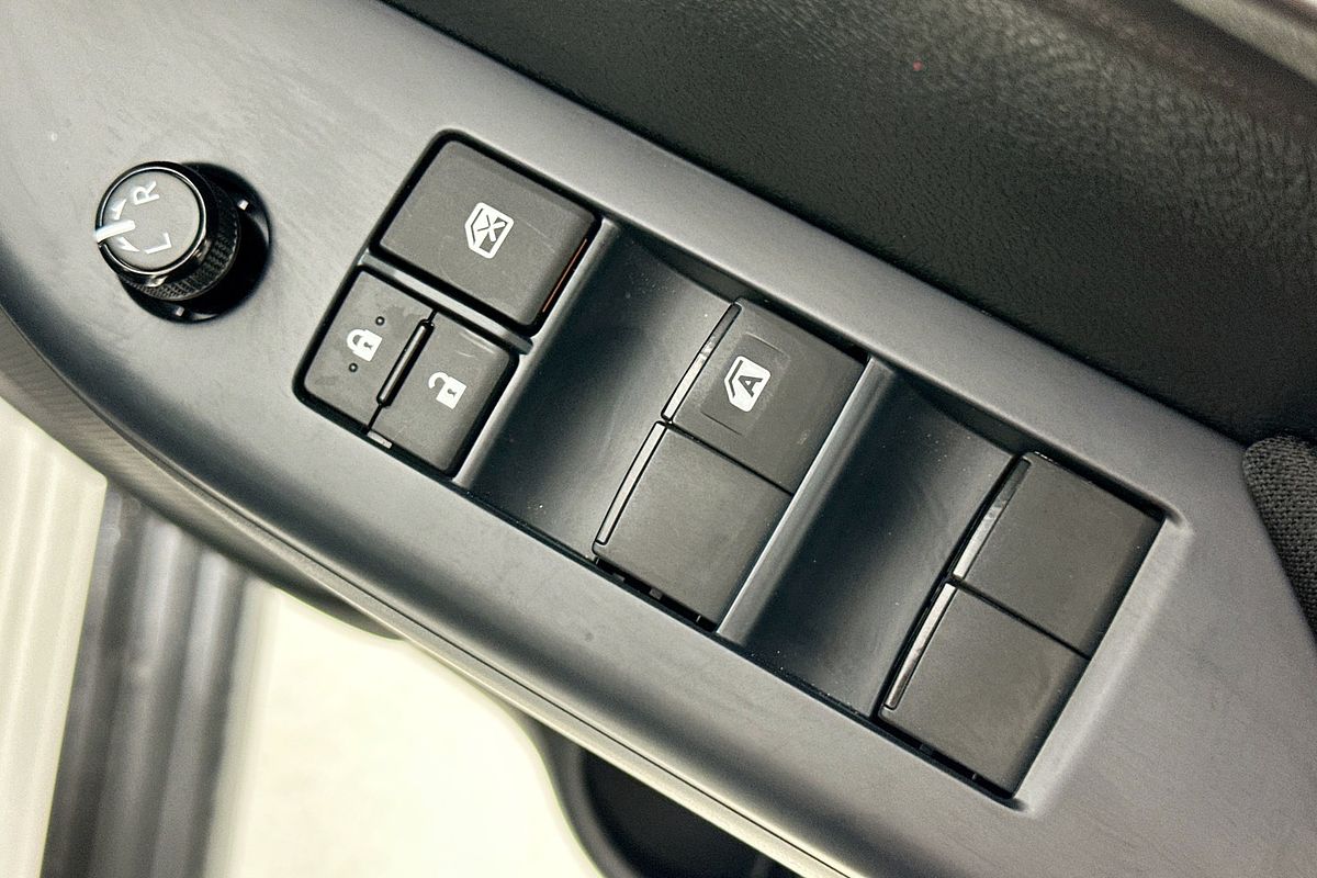 2025 Toyota HILUX SR (4x4) STEEL WHEELS GUN126R RC 4X4