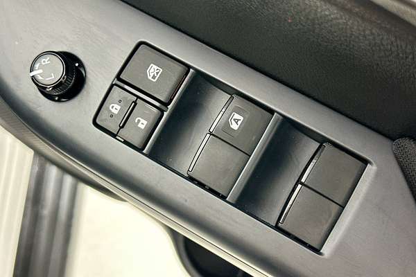 2025 Toyota HILUX SR (4x4) STEEL WHEELS GUN126R RC 4X4