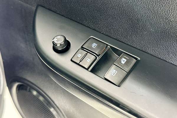 2016 Toyota Hilux WORKMATE GUN122R REAR WHEEL DRIVE