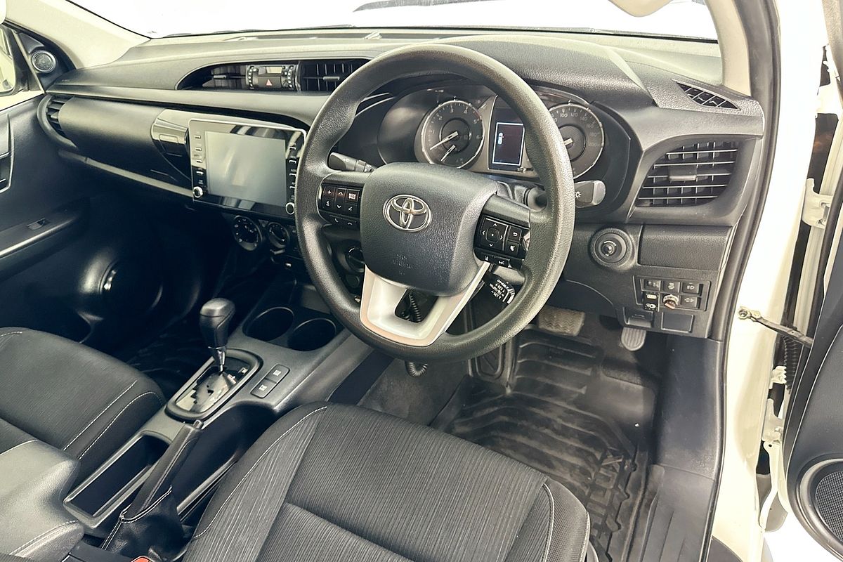 2020 Toyota HILUX SR (4x4) GUN126R FACELIFT 4X4