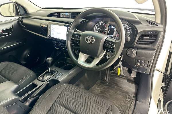 2020 Toyota Hilux SR (4x4) GUN126R FACELIFT 4X4