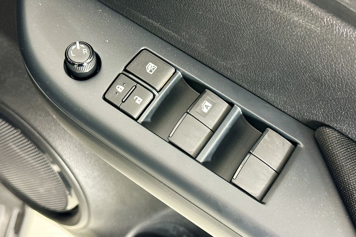 2025 Toyota HILUX SR (4x4) STEEL WHEELS GUN126R RC 4X4