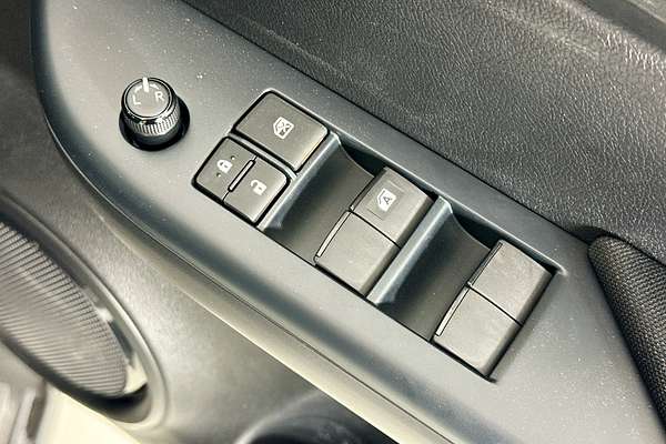 2025 Toyota HILUX SR (4x4) STEEL WHEELS GUN126R RC 4X4