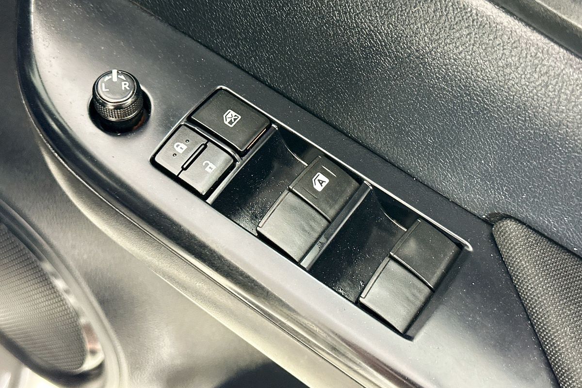 2018 Toyota HILUX SR (4x4) GUN126R MY19 4X4