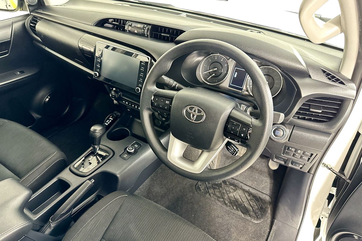 2024 Toyota HILUX SR 48V (4x4) GUN126R 4X4