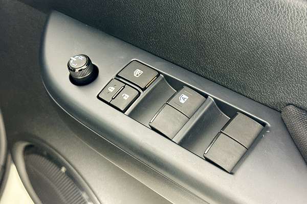 2025 Toyota HILUX SR (4x4) STEEL WHEELS GUN126R RC 4X4