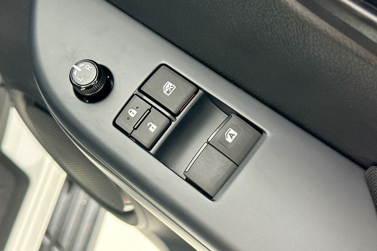 2025 Toyota HILUX SR (4x4) GUN126R RC 4X4