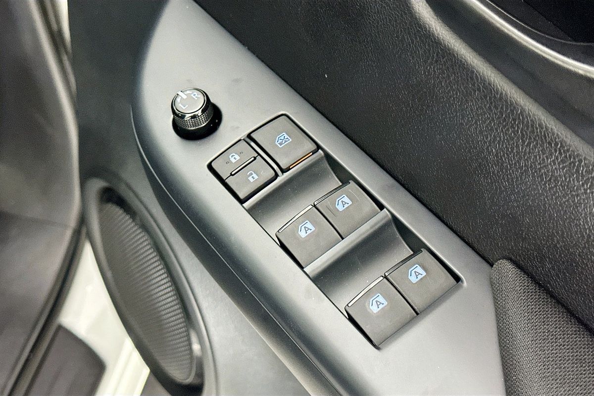 2025 Toyota HILUX SR 48V (4x4) GUN126R RC 4X4