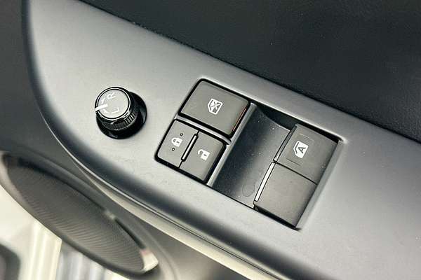 2025 Toyota HILUX SR (4x4) GUN126R RC 4X4