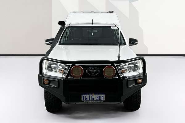 2017 Toyota HILUX SR (4x4) GUN126R 4X4