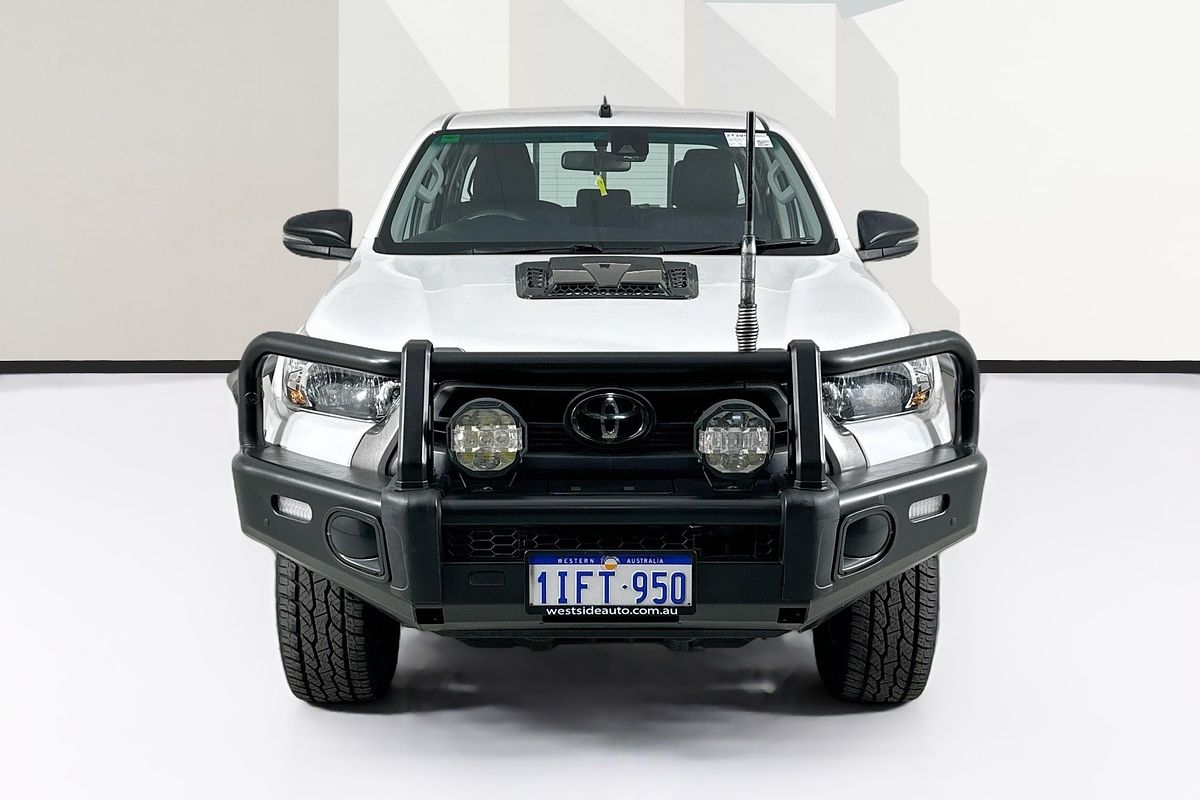 2020 Toyota HILUX SR (4x4) GUN126R FACELIFT 4X4