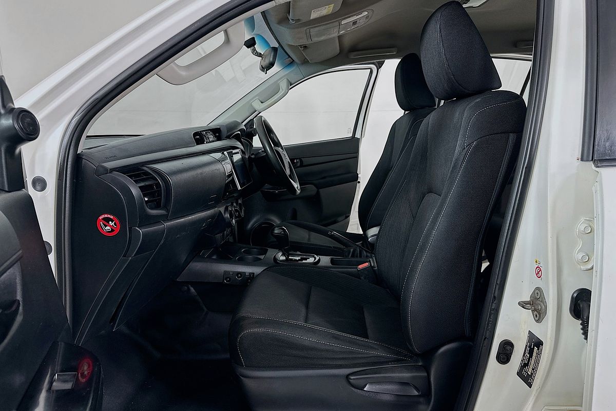 2019 Toyota HILUX SR (4x4) GUN126R MY19 4X4