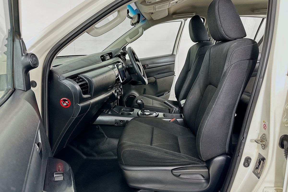2019 Toyota HILUX SR (4x4) GUN126R MY19 4X4