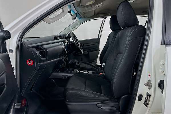 2019 Toyota HILUX SR (4x4) GUN126R MY19 4X4