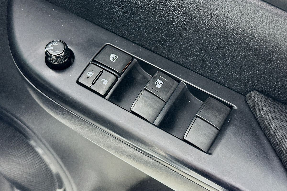 2018 Toyota HILUX SR GUN126R 4X4
