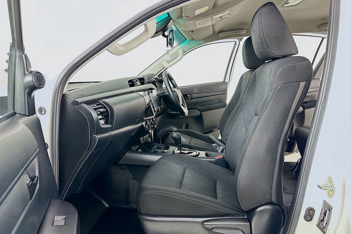 2021 Toyota HILUX SR (4x4) GUN126R FACELIFT 4X4