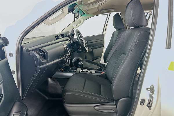 2021 Toyota HILUX SR (4x4) GUN126R FACELIFT 4X4