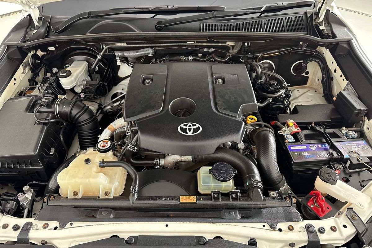 2021 Toyota HILUX SR5 (4x4) GUN126R FACELIFT 4X4