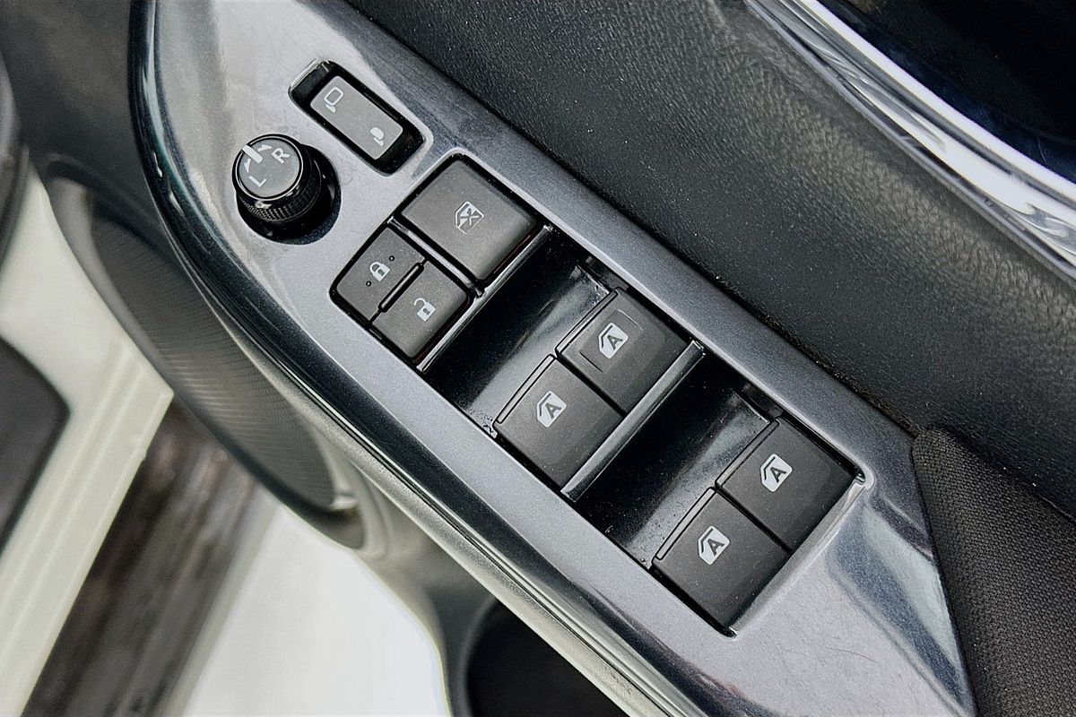 2021 Toyota HILUX SR5 (4x4) GUN126R FACELIFT 4X4