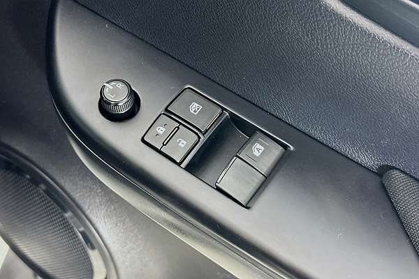 2020 Toyota HILUX SR (4x4) GUN126R FACELIFT 4X4