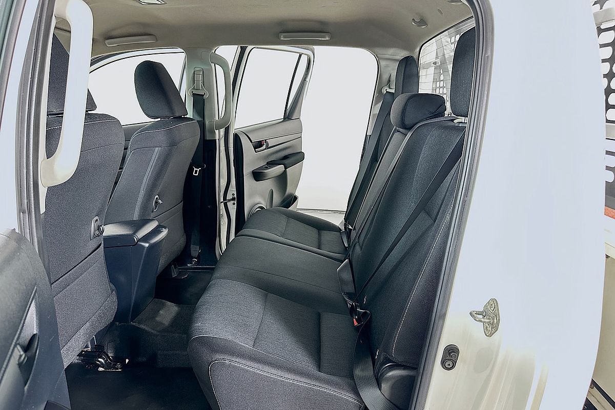 2021 Toyota HILUX SR (4x4) GUN126R FACELIFT 4X4