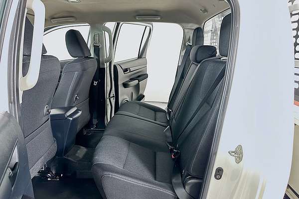 2021 Toyota HILUX SR (4x4) GUN126R FACELIFT 4X4