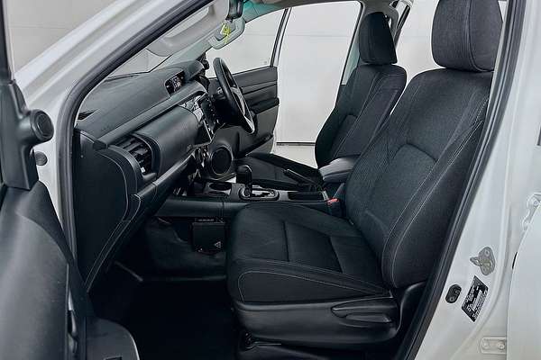 2021 Toyota HILUX SR (4x4) GUN126R FACELIFT 4X4