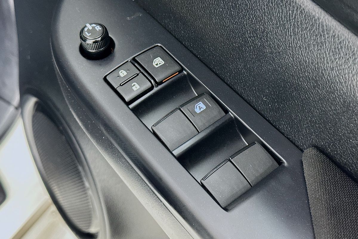 2018 Toyota HILUX SR (4x4) GUN126R MY19 4X4
