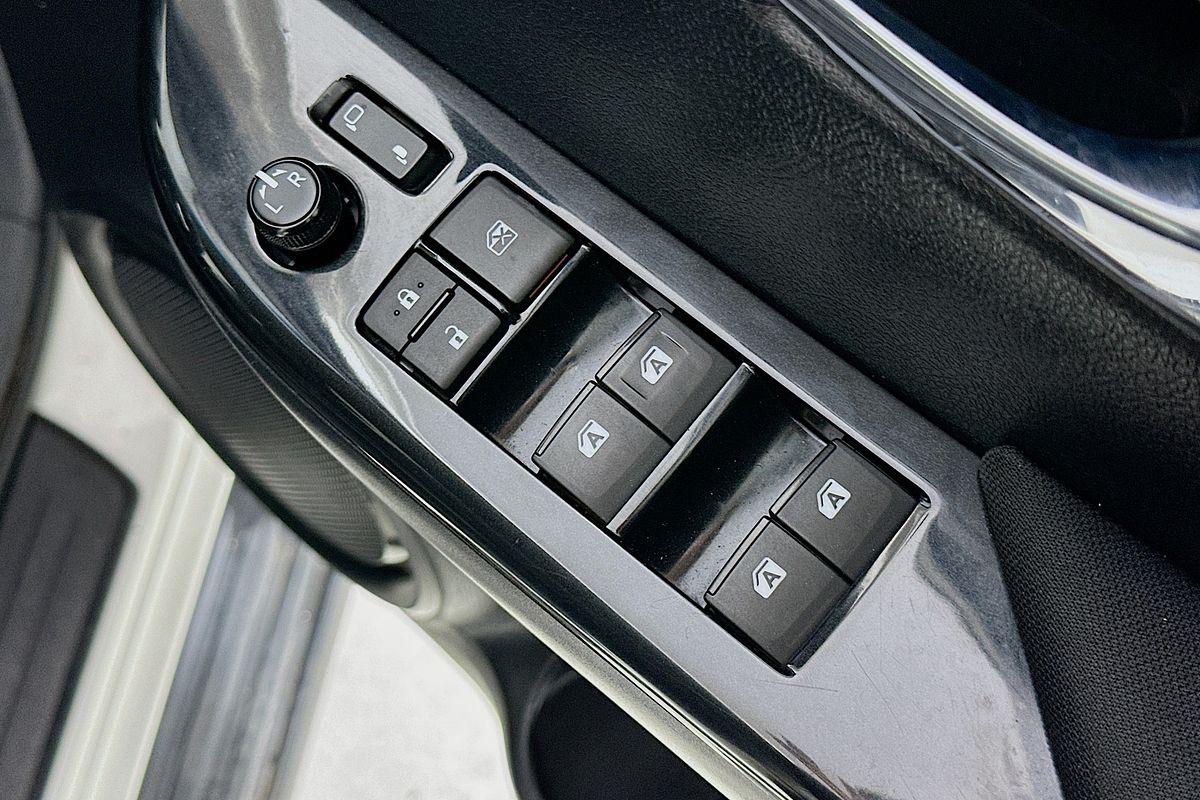 2021 Toyota HILUX SR5 (4x4) GUN126R FACELIFT 4X4