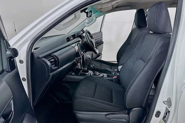 2020 Toyota HILUX SR (4x4) GUN126R FACELIFT 4X4