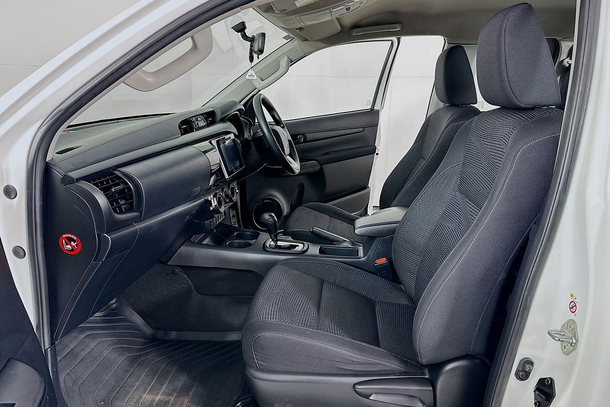 2017 Toyota HILUX SR GUN126R 4X4