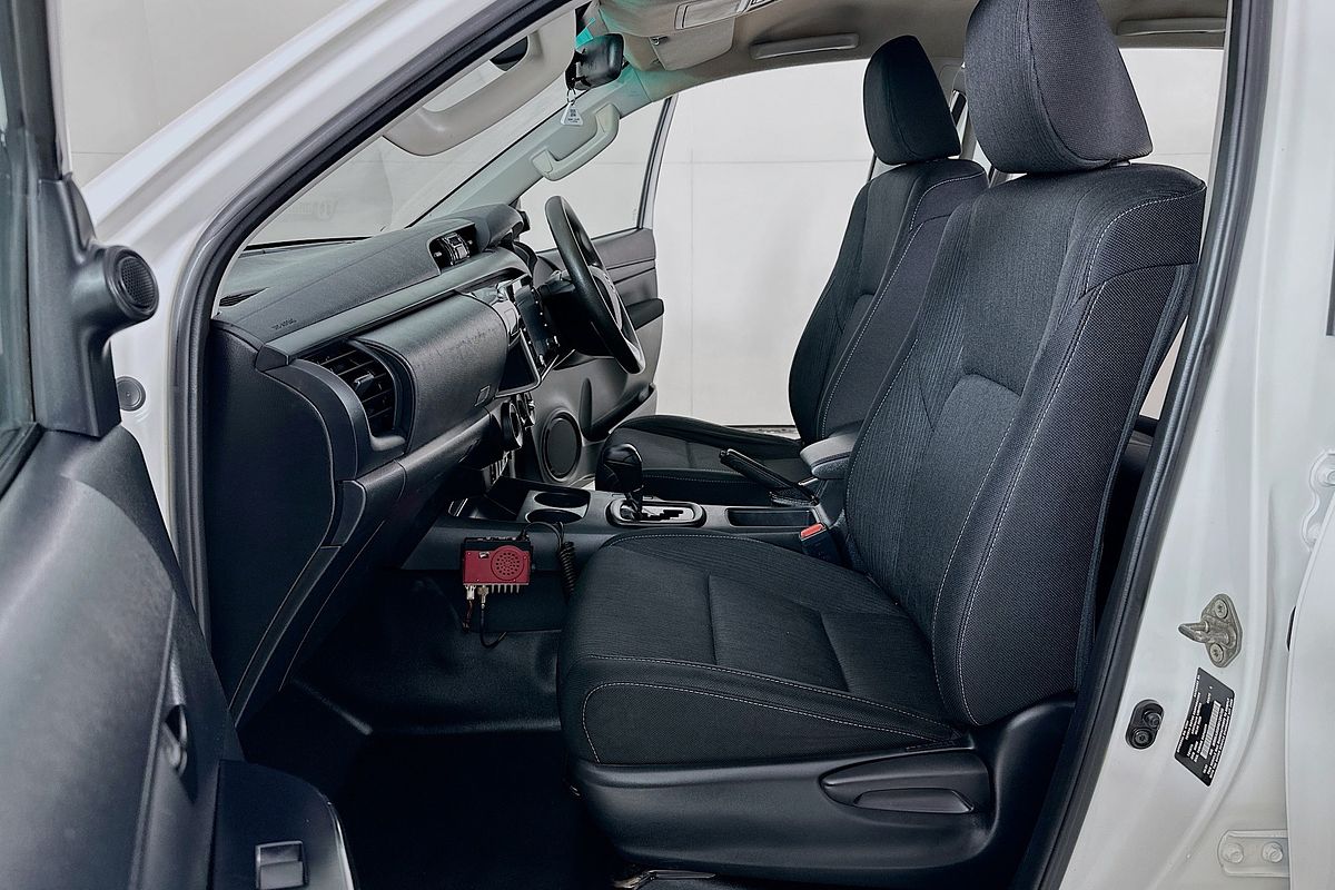 2021 Toyota HILUX SR (4x4) GUN126R FACELIFT 4X4