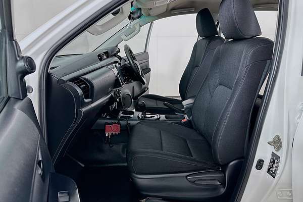 2021 Toyota HILUX SR (4x4) GUN126R FACELIFT 4X4