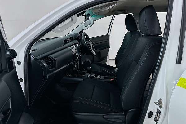 2021 Toyota HILUX SR (4x4) GUN126R FACELIFT 4X4